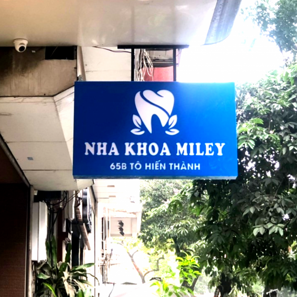 bien-quang-cao-led-vay-mica