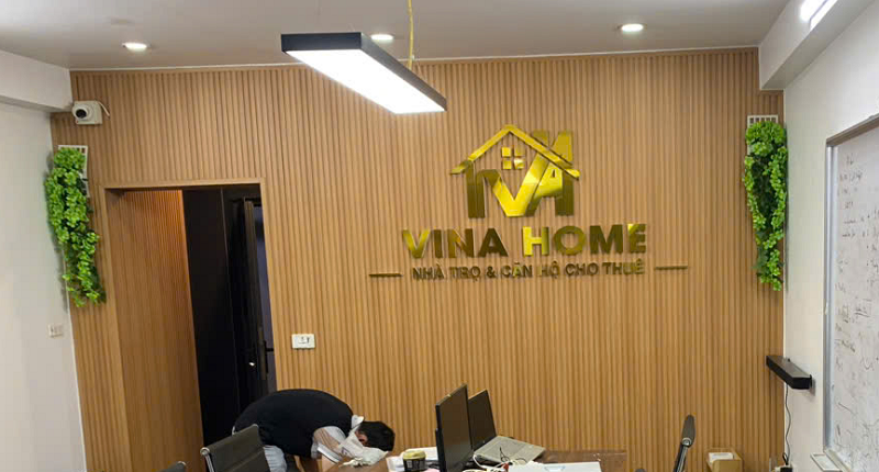 Cận Cảnh Bộ Logo Chữ Nổi Dán Tường Cực Sang Cho Văn Phòng | Q.C Việt Hưng