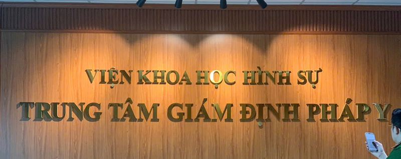 Cận Cảnh Bộ Logo Chữ Nổi Dán Tường Cực Sang Cho Văn Phòng | Q.C Việt Hưng